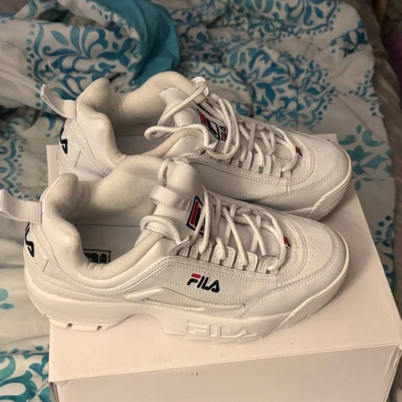 Fila Classic White Sneakers - Picture 3 of 6